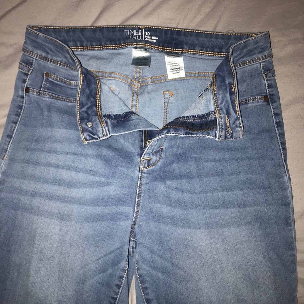 Stretch skinny jeans; jeggings